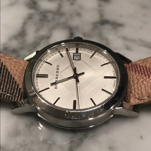 Burberry Embossed Silver Dial Leather Ladies Watch - Picture 7 of 10